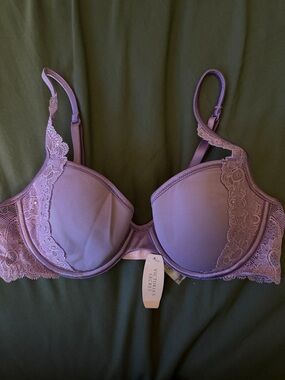 Victoria's Secret Lavender Lace Plunge Underwire Bra